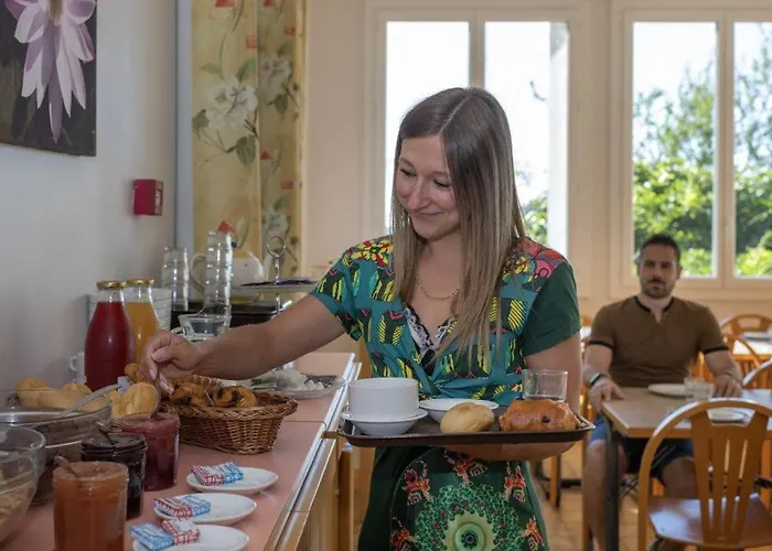 Centre De Chausse بيت شباب